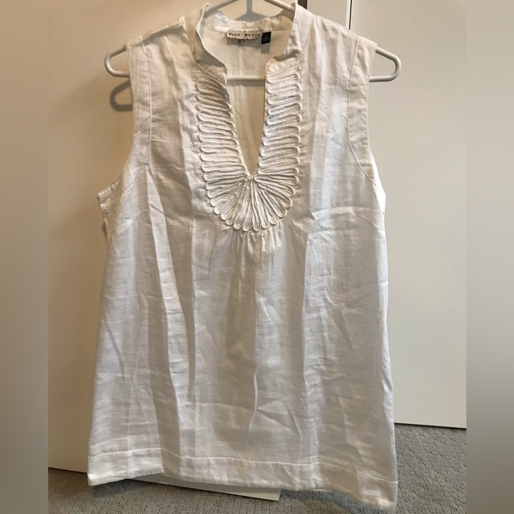 Gorgeous white sleeveless blouse, tunic length